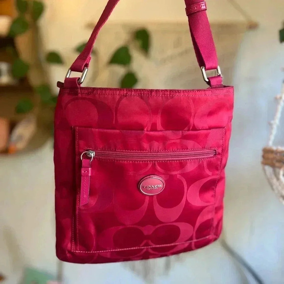 Coach Getaway Signature Shoulder Bag - Pink Nylon Crossbody 9x10 - Picture 1 of 14